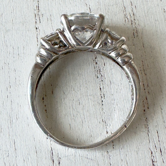 Vintage 925 Sterling Silver 3 Stone Ring - Picture 6 of 8